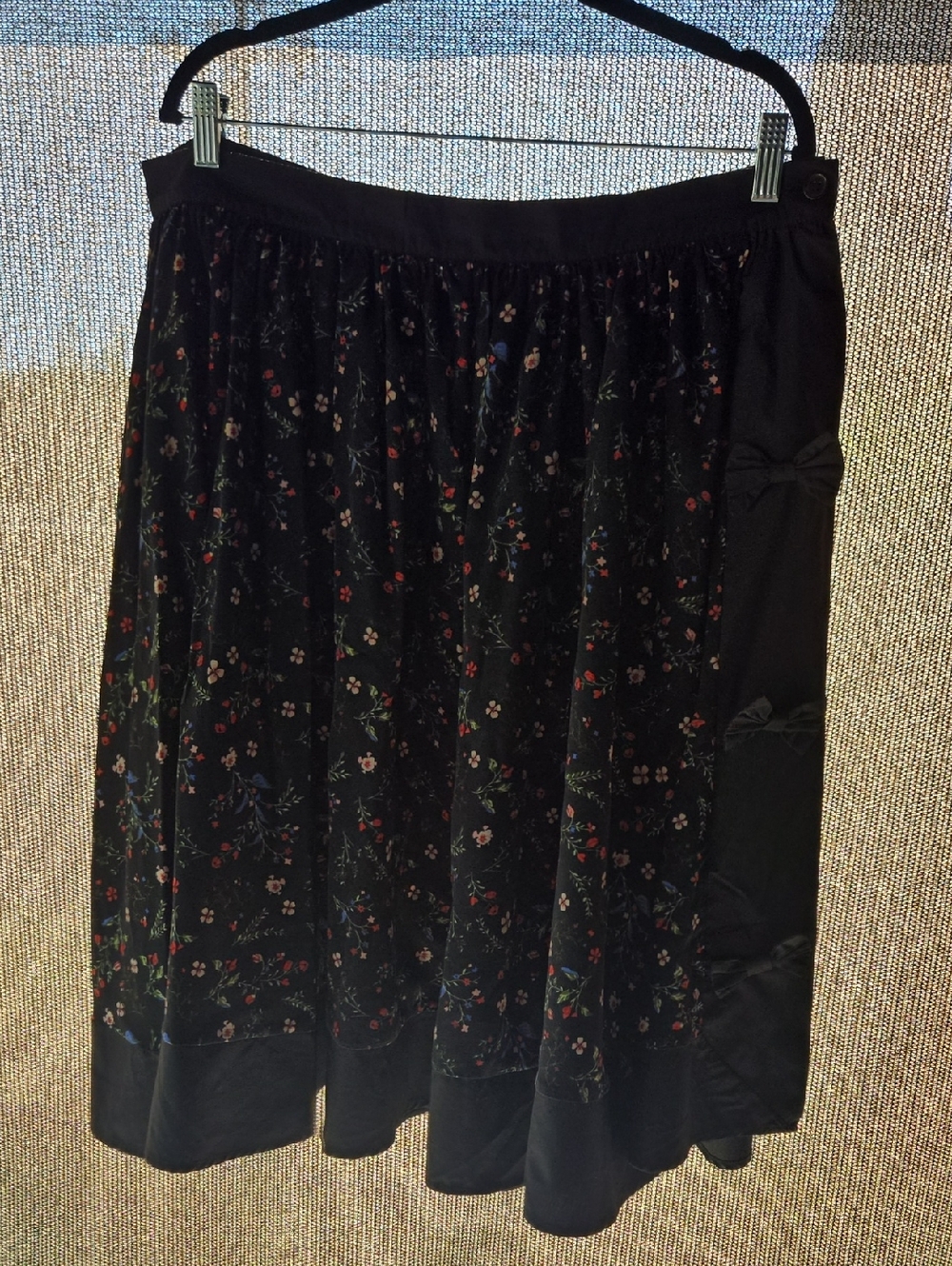 Unique Vintage Black Floral A-Line Midi Skirt with Side Bow Accents